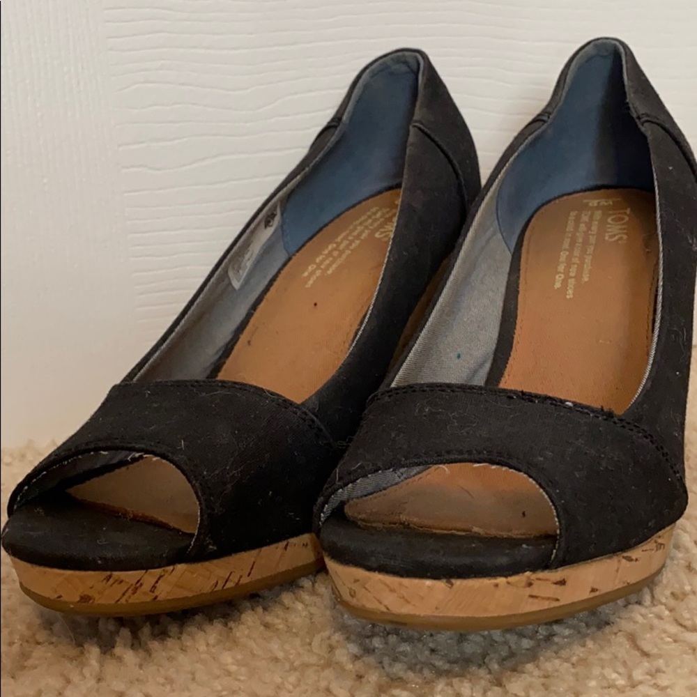 Black wedges